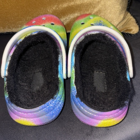 Crocs Kids’ Classic Fur- Lined Rainbow- size 8 - Picture 3 of 5